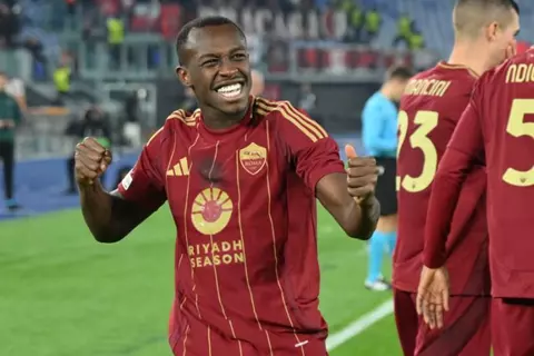 اهتمام من الاتحاد ونيوم.. تقارير: سعود عبدالحميد يفضل مواصلة الاحتراف الأوروبي